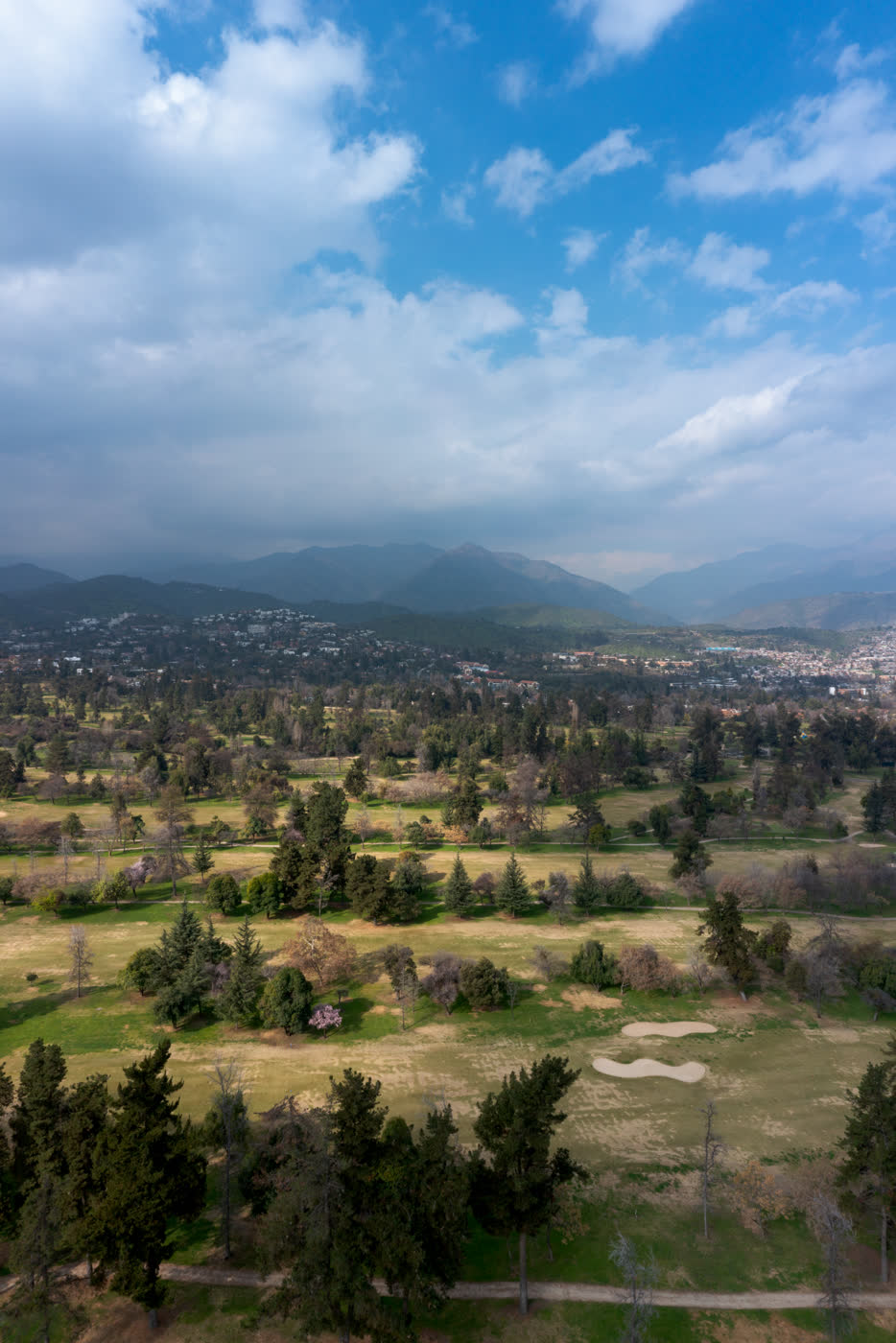 Panorámica real del paisaje abierto frente a Vista Golf II en La Dehesa